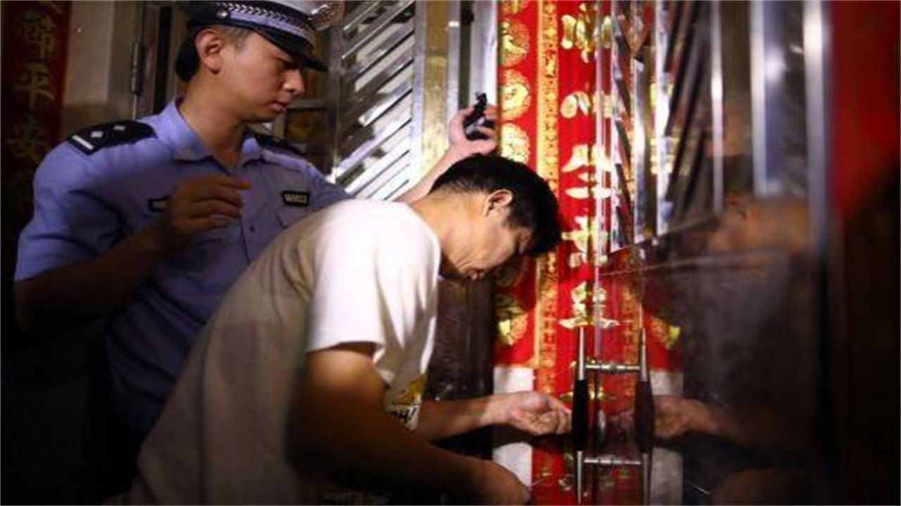 丹寨县请开锁师傅开了锁后，师傅